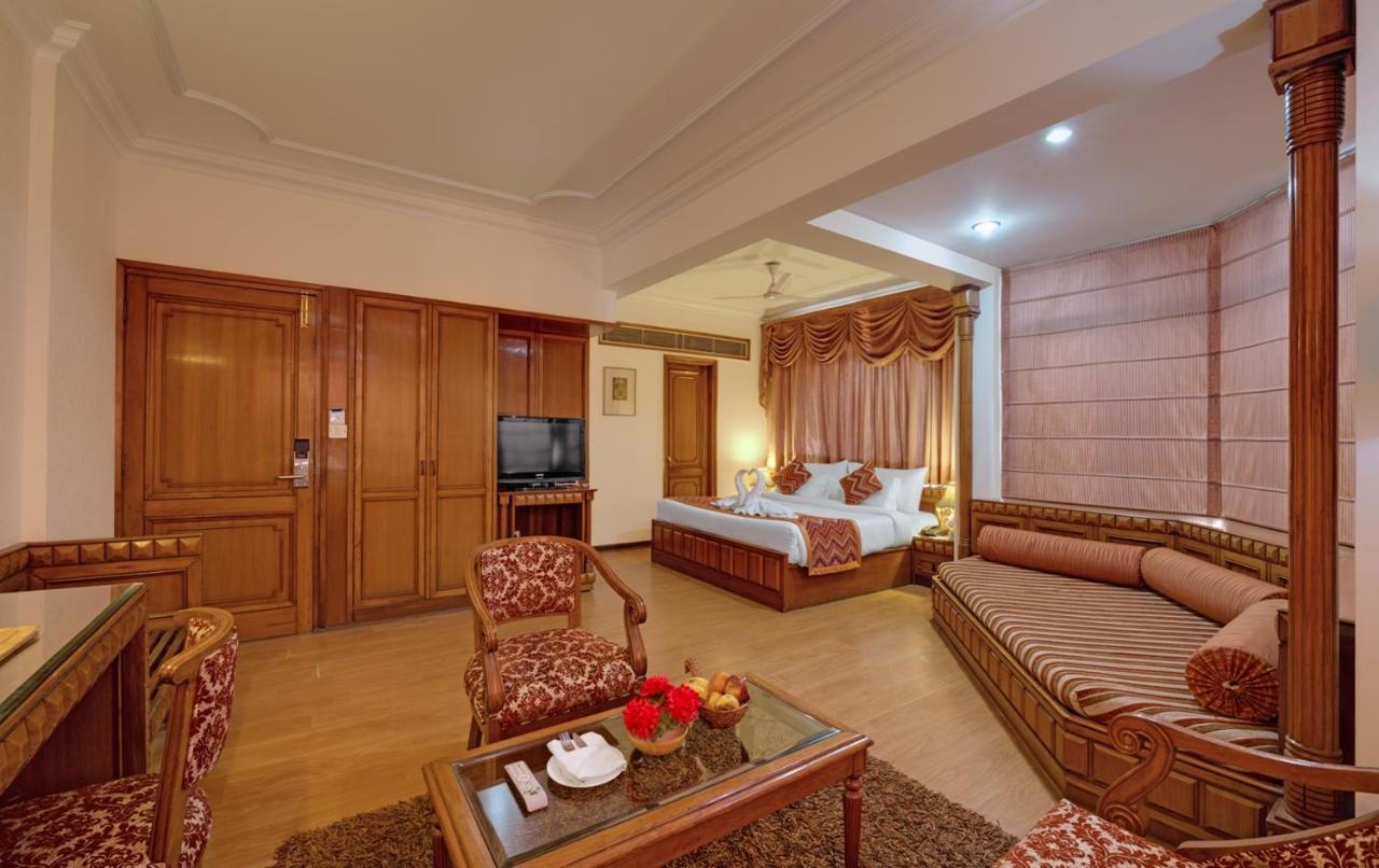 Hotel Baljees Regency Шимла Экстерьер фото