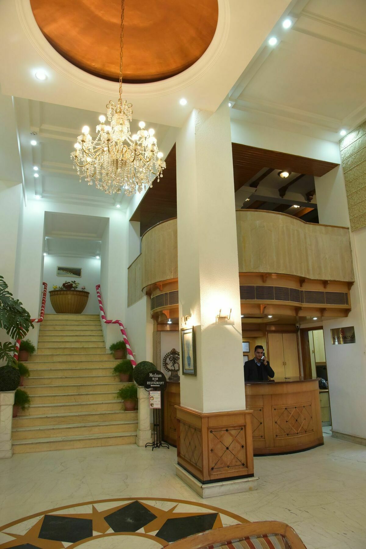 Hotel Baljees Regency Шимла Экстерьер фото